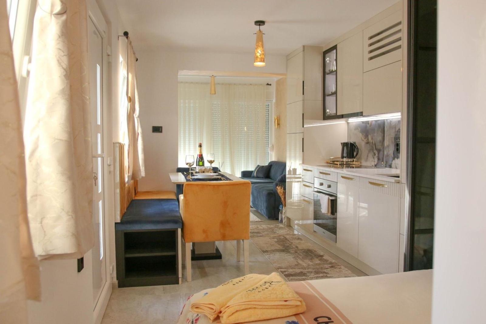 Porta Aurea Nasice Apartamento Exterior foto